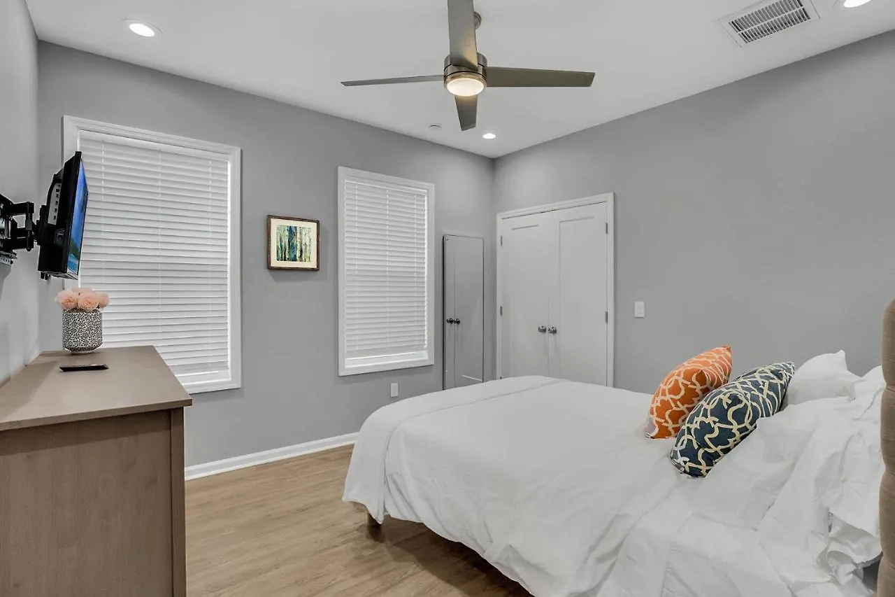 New 1/1 :Loft Minutes From Heart Of Tampa -Unit C Apartment