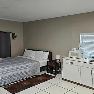 Castle In Near Airport And Busch Gardens Apartment
